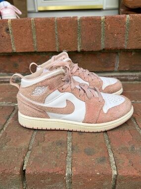 Nike Air Jordan 1 Mid SE White/Legend Pink Sail Sneakers Shoes Size 2Y Big kids